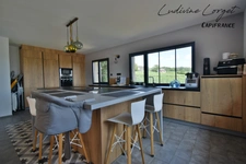 Proche Nogent-L’Artaud (8min) Chezy-Sur-Marne (6min) Maison traditionnelle de 200 m² - Vue panoramique – 5 chambres- Grande pièce de vie -Piscine -Terrasse 100m2- Sous-sol total -terrain 1384m2 DPE C 