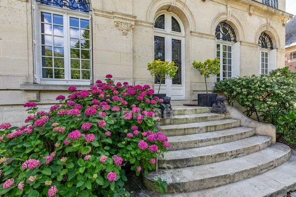  MAISON BOURGEOISE A VENDRE 11 PIECES (SOiSSONS) – 406 m² – 6 CHAMBRES – 5 SALLES D’EAU / SALLE DE BAINS – SALLE DE RECEPTION- SOUS- SOL – GARAGE - PISCINE – JARDIN DE 1 430 m²