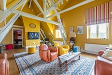 Castle for sale near Soissons – 720 m² with 5 bedrooms, separate outbuilding of 85 m², indoor swimming pool, large garage and 2.57 hectares of grounds