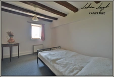 Proche de Neuilly-Saint-Front  (6km) et de Villers-Cotterêts (15km), située dans un petit village plein de charme, je vous propose de découvrir cette belle maison en pierre mitoyenne.