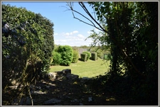 Proche de Neuilly-Saint-Front  (6km) et de Villers-Cotterêts (15km), située dans un petit village plein de charme, je vous propose de découvrir cette belle maison en pierre mitoyenne.
