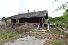 A vendre Chalet à rénover sur terrain à bâtir - 3 pièces 55m2 de plain-pied avec sous-sol total proche Oulchy-Le-Château 8min -Soissons 16min – terrain à bâtir 2592 m2 - au calme 