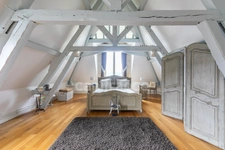 Castle for sale near Soissons – 720 m² with 5 bedrooms, separate outbuilding of 85 m², indoor swimming pool, large garage and 2.57 hectares of grounds