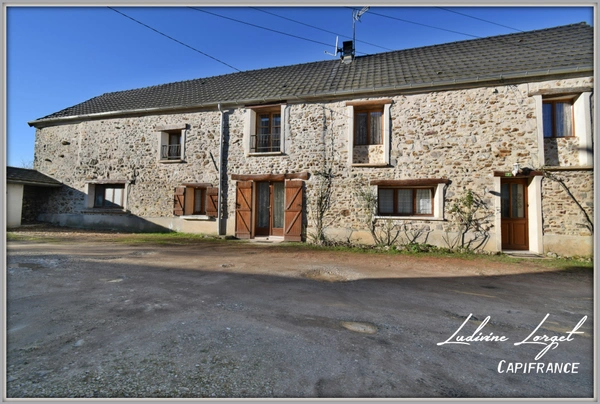 Maison 6 pièces, 4 chambres – 174 m² habitables- grenier- cave-bucher- terrain de 598 m²-dépendance située entre Château-Thierry (15 min), Neuilly-Saint-Front (9 min) et Soissons. Proche A4.