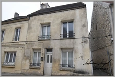 Maison de ville avec terrain à vendre 4 pièces NEUILLY SAINT FRONT (02) Maison à rénover- 69m2- 3 chambres – grenier – une dépendance -Terrain 147m2