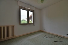 Maison traditionnelle à vendre avec travaux à Soissons(02) bien situé – 6 pièces- 140 m² habitables–Vivable de plain- pied–4 chambres-Sous sol total–Carport–Double garage –Terrain 1200m2