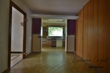 Maison traditionnelle à vendre avec travaux à Soissons(02) bien situé – 6 pièces- 140 m² habitables–Vivable de plain- pied–4 chambres-Sous sol total–Carport–Double garage –Terrain 1200m2