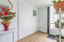 Maison à vendre 5 pièces SOISSONS(02) cœur du centre-ville – 223 m2 habitables – 4 chambres – 3 salles d’eau - sous-sol- 3 garages - terrain 554m2- Aucuns travaux- DPE D