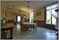 Farmhouse with a bourgeois house for sale - North of Soissons (02 Aisne) (14km) – 335 m² house with 6 bedrooms - Outbuildings - Garages - Sheds - Ideal for an entrepreneur/craftsman - 1.18ha of land 