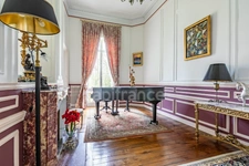 Castle for sale near Soissons – 720 m² with 5 bedrooms, separate outbuilding of 85 m², indoor swimming pool, large garage and 2.57 hectares of grounds
