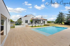 For sale SAÏX (81) - Architect-designed P8 house of 309 m² with swimming pool, large building plot and view of the Montagne Noire