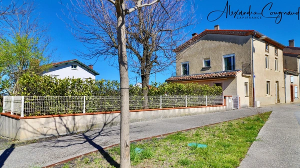 A vendre DOURGNE (81) - Maison de village 151 m² avec grand séjour, 4 chambres, garage et jardinet