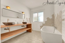 A vendre SAÏX (81) - Maison d’architecte P8 de 309 m² avec piscine, grand terrain constructible et vue Montagne Noire
