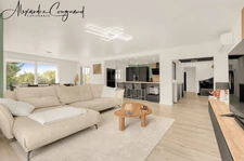 For sale SAÏX (81) - Architect-designed P8 house of 309 m² with swimming pool, large building plot and view of the Montagne Noire