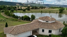 A vendre - CAHUZAC (81) - Maison contemporaine 145 m² avec sous-sol complet, terrain de 1700 m² et vue imprenable sur le lac