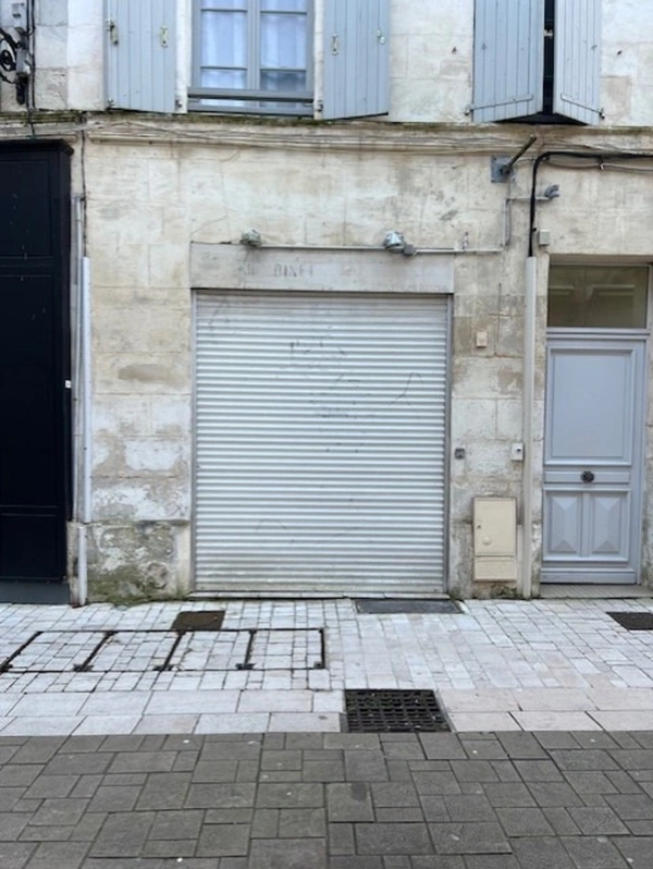 Dpt Charente Maritime (17), à vendre SAINTES Locaux d'activité 