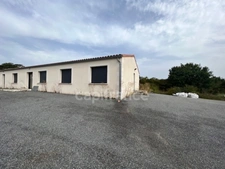 Dpt Charente Maritime (17), à vendre proche de SAINTES Entrepots parkings et Bureaux 