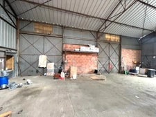 Dpt Charente Maritime (17), à vendre proche de SAINTES Entrepots parkings et Bureaux 