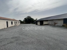Dpt Charente Maritime (17), à vendre proche de SAINTES Entrepots parkings et Bureaux 