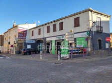 A vendre St Génis des Fontaines (66)  murs commerciaux loués Enseigne nationale de renom.