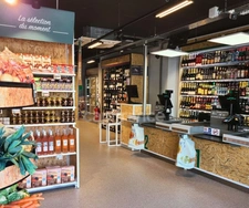 A vendre St Génis des Fontaines (66)  murs commerciaux loués Enseigne nationale de renom.