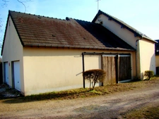 Nièvre (58) department, COULANGES les NEVERS: beautiful, unique property with no overlooking neighbors, comprising 18 rooms and 406m² of living space.