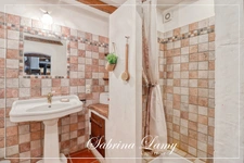 CHARACTERFUL COUNTRY HOUSE – 201 SQM – SPACIOUS ROOMS – 3 SUITES – 898 SQM PLOT – FROMENTIÈRES