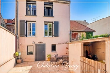 Apartment / Triplex House for Sale in the Center of Vertus - 3 bedrooms - type 5 - courtyard