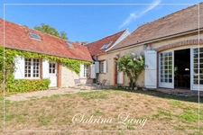 CHARACTERFUL COUNTRY HOUSE – 201 SQM – SPACIOUS ROOMS – 3 SUITES – 898 SQM PLOT – FROMENTIÈRES