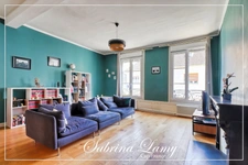 Apartment / Triplex House for Sale in the Center of Vertus - 3 bedrooms - type 5 - courtyard