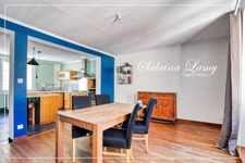 Apartment / Triplex House for Sale in the Center of Vertus - 3 bedrooms - type 5 - courtyard