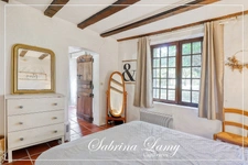 CHARACTERFUL COUNTRY HOUSE – 201 SQM – SPACIOUS ROOMS – 3 SUITES – 898 SQM PLOT – FROMENTIÈRES