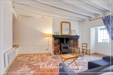 CHARACTERFUL COUNTRY HOUSE – 201 SQM – SPACIOUS ROOMS – 3 SUITES – 898 SQM PLOT – FROMENTIÈRES