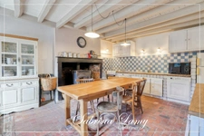 CHARACTERFUL COUNTRY HOUSE – 201 SQM – SPACIOUS ROOMS – 3 SUITES – 898 SQM PLOT – FROMENTIÈRES