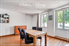 Apartment / Triplex House for Sale in the Center of Vertus - 3 bedrooms - type 5 - courtyard