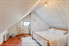 CHARACTERFUL COUNTRY HOUSE – 201 SQM – SPACIOUS ROOMS – 3 SUITES – 898 SQM PLOT – FROMENTIÈRES