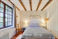 CHARACTERFUL COUNTRY HOUSE – 201 SQM – SPACIOUS ROOMS – 3 SUITES – 898 SQM PLOT – FROMENTIÈRES