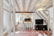 CHARACTERFUL COUNTRY HOUSE – 201 SQM – SPACIOUS ROOMS – 3 SUITES – 898 SQM PLOT – FROMENTIÈRES