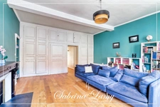 Apartment / Triplex House for Sale in the Center of Vertus - 3 bedrooms - type 5 - courtyard