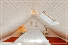 CHARACTERFUL COUNTRY HOUSE – 201 SQM – SPACIOUS ROOMS – 3 SUITES – 898 SQM PLOT – FROMENTIÈRES