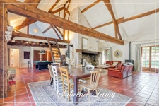 CHARACTERFUL COUNTRY HOUSE – 201 SQM – SPACIOUS ROOMS – 3 SUITES – 898 SQM PLOT – FROMENTIÈRES