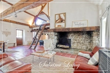 CHARACTERFUL COUNTRY HOUSE – 201 SQM – SPACIOUS ROOMS – 3 SUITES – 898 SQM PLOT – FROMENTIÈRES