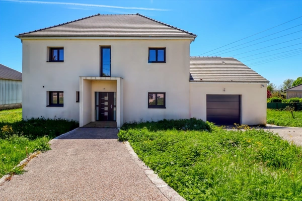 Dpt Marne (51), à vendre MONTMIRAIL maison P7 de 230 m² - Terrain de 1 000,00 m² 