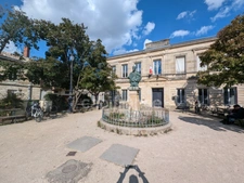 2-room apartment for sale - Bordeaux Bastide (33) - Jardin Botanique-Stalingrad - Quiet street