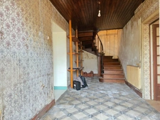 Grande maison en pierre à fort potentiel