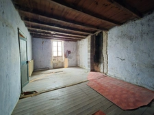 Grande maison en pierre à fort potentiel