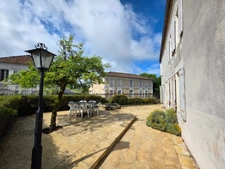 Grande maison en pierre à fort potentiel