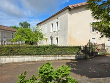 Grande maison en pierre à fort potentiel