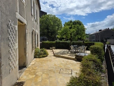 Grande maison en pierre à fort potentiel
