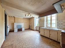 Grande maison en pierre à fort potentiel